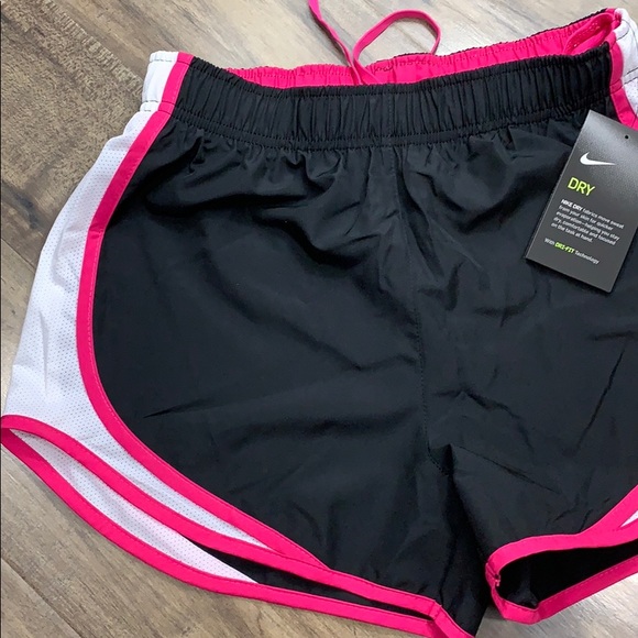 NIKE Women’s running shorts with Dri-Fit Technolog - Picture 3 of 16